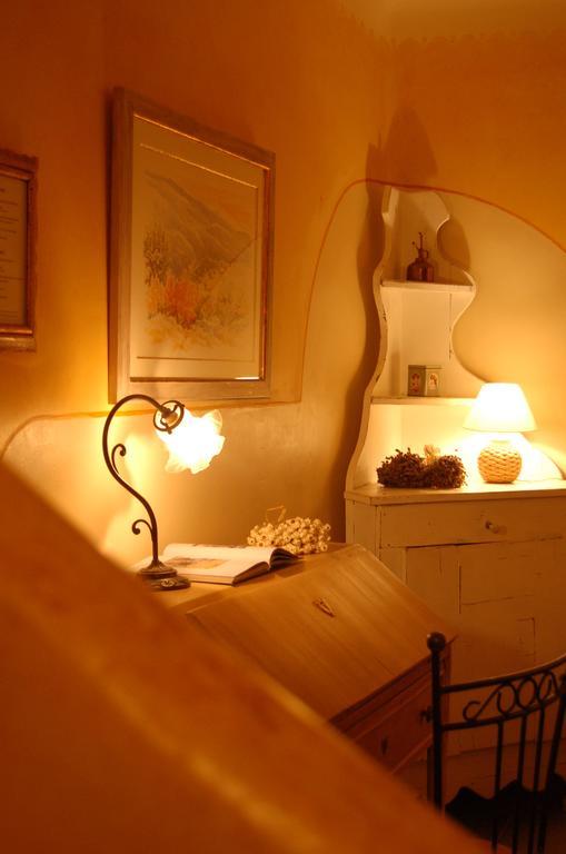 Mas De La Beaume Hotel Gordes Room photo